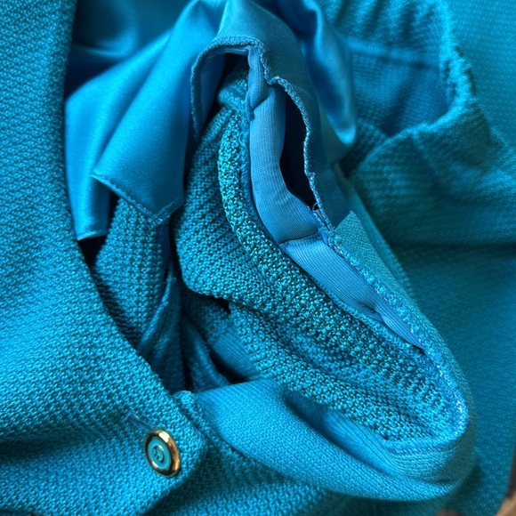 ST. JOHN COLLECTION Azul Knit 2 pc Skirt + Jacket Gold Button Chain Suit Set 8 M - Picture 9 of 15